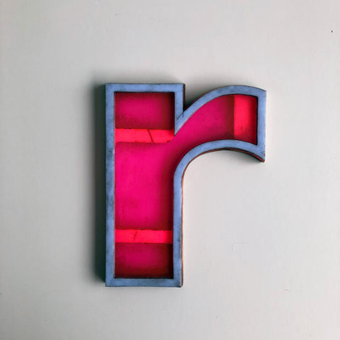 R - Medium Vintage Letter
