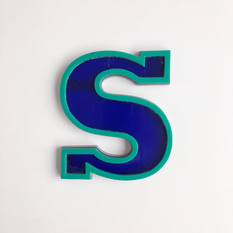 S - Medium Vintage Letter