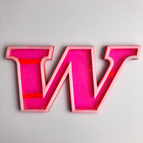 W - Medium Vintage Letter