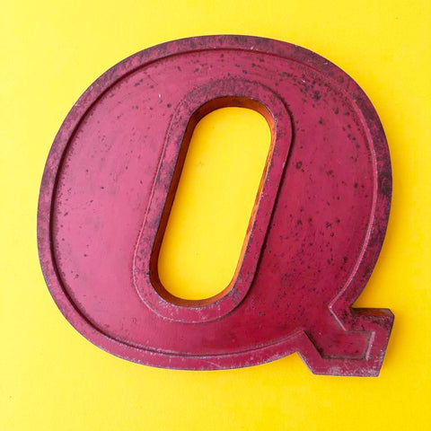 Q - 9 Inch Red Italic Metal Letter