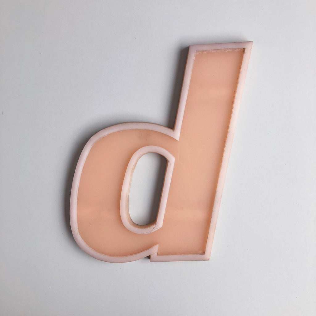 D or P - Medium Vintage Letter