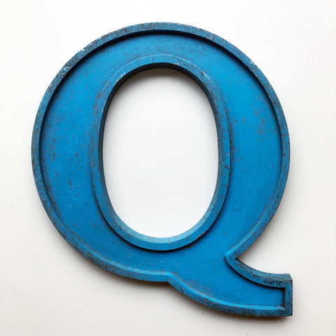 Q - Medium Letter Metal